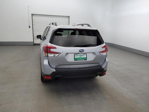 Ice Silver Metallic 2019 Subaru Forester Premium
