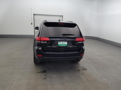 Diamond Black Crystal Pearlcoat 2019 Jeep Grand Cherokee Upland