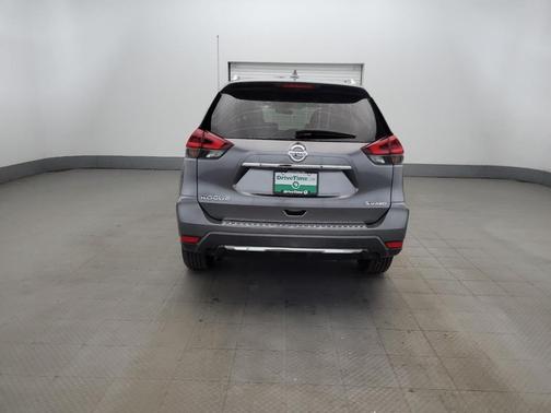 Gun Metallic 2018 Nissan Rogue SV