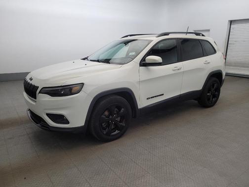 White 2019 Jeep Cherokee Altitude