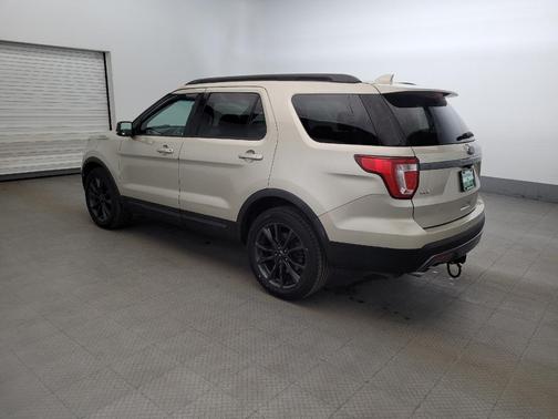 White Gold Metallic 2017 Ford Explorer XLT