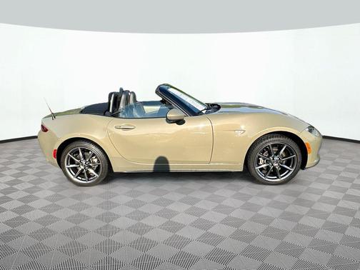 Zircon Sand 2023 Mazda MX-5 Miata Grand Touring