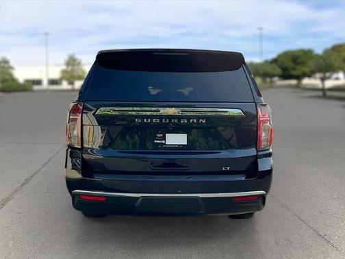 2023 Chevrolet Suburban LT