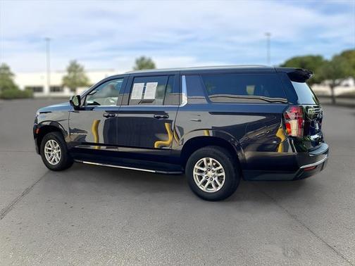 2023 Chevrolet Suburban LT
