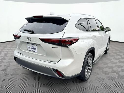 Wind Chill Pearl 2025 Toyota Highlander Hybrid Limited