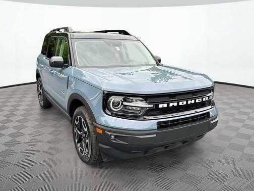 AZURE GRAY METALLIC TRI-COAT 2024 Ford Bronco Sport Outer Banks