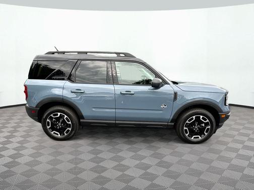AZURE GRAY METALLIC TRI-COAT 2024 Ford Bronco Sport Outer Banks