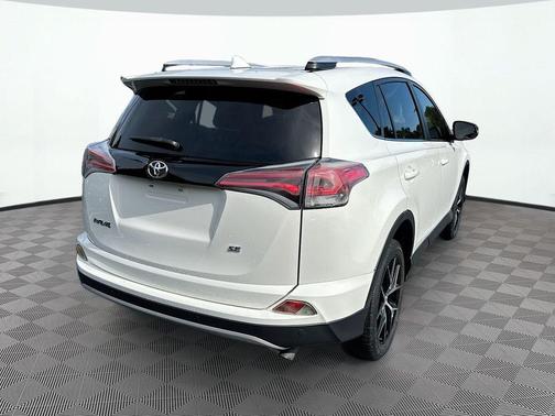 Super White 2016 Toyota RAV4 SE