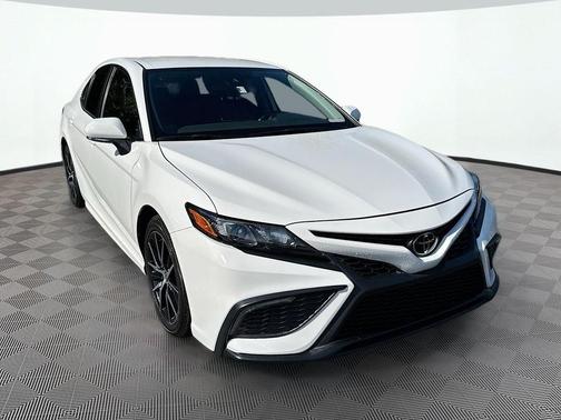 Ice Cap 2024 Toyota Camry SE