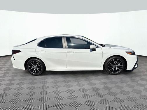 Ice Cap 2024 Toyota Camry SE
