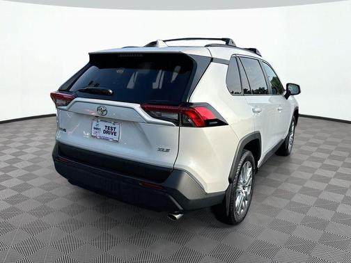 Wind Chill Pearl 2024 Toyota RAV4 XLE Premium