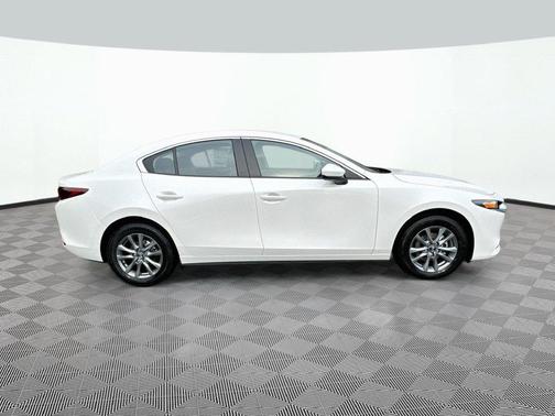 Snowflake White Pearl Mica 2026 Mazda Mazda3 FWD