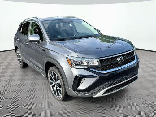 Platinum Gray Metallic 2022 Volkswagen Taos 1.5T SE