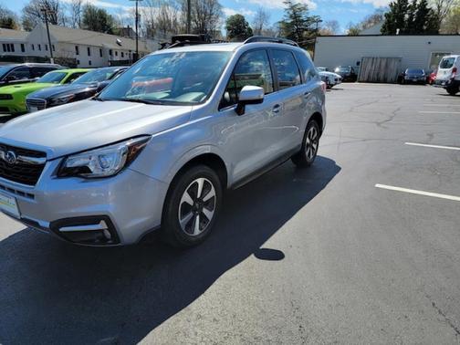 Photo 3 of 32 of 2018 Subaru Forester 2.5i Limited