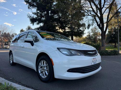 2020 Chrysler Voyager LXI