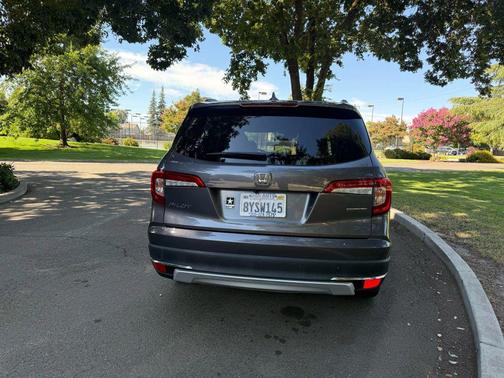 2022 Honda Pilot Touring 8-Passenger