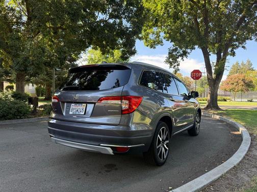 2022 Honda Pilot Touring 8-Passenger