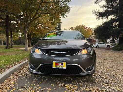 2019 Chrysler Pacifica Touring L