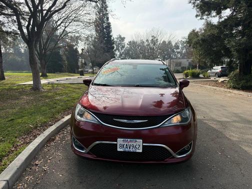 2018 Chrysler Pacifica Touring-L