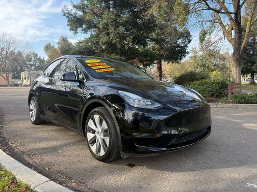 2023 Tesla Model Y Long Range Dual Motor All-Wheel Drive