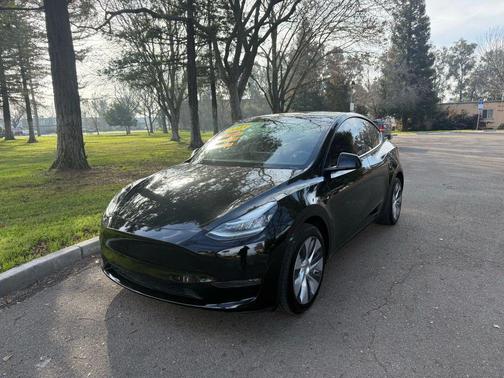 2023 Tesla Model Y Long Range Dual Motor All-Wheel Drive