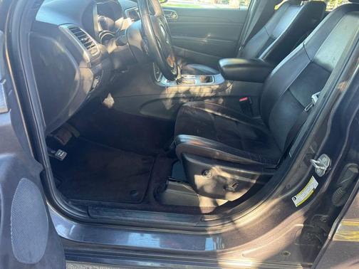 Granite Crystal Metallic Clearcoat 2018 Jeep Grand Cherokee Altitude