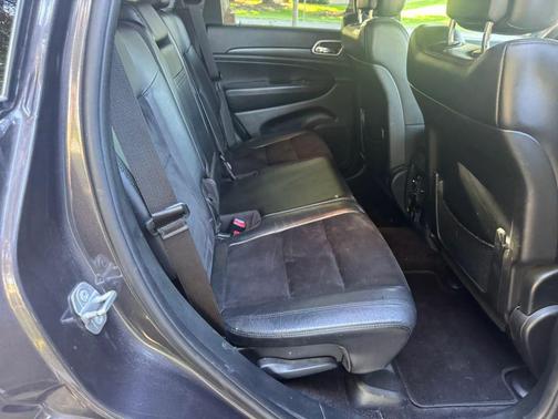 Granite Crystal Metallic Clearcoat 2018 Jeep Grand Cherokee Altitude
