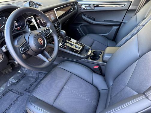 2025 Porsche Macan T