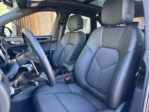2025 Porsche Macan T