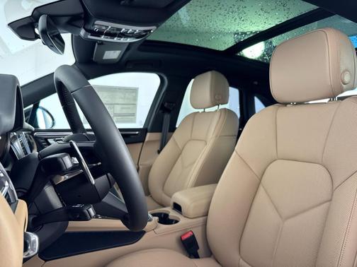 Black 2026 Porsche Macan Base