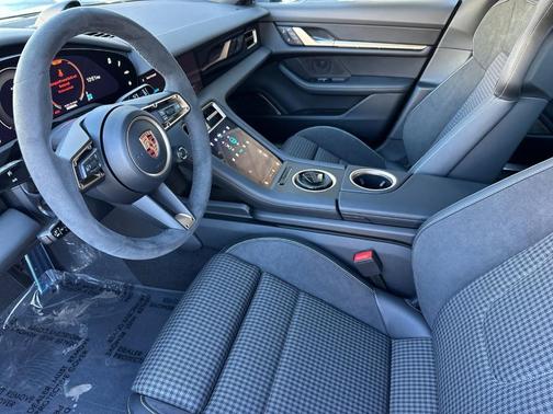 2026 Porsche Taycan 4S