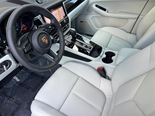 2025 Porsche Macan T