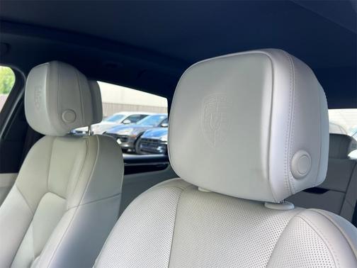 2025 Porsche Macan T