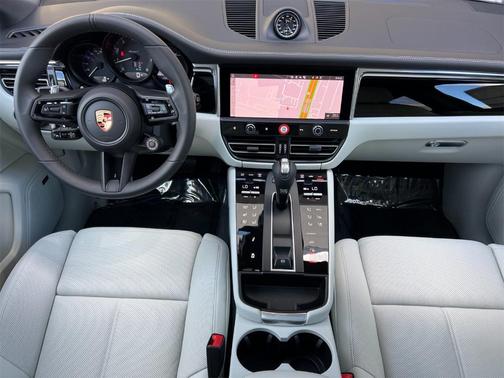 2025 Porsche Macan T
