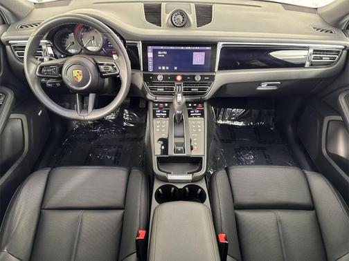 2024 Porsche Macan T