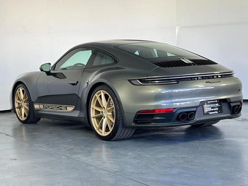 2021 Porsche 911 Carrera
