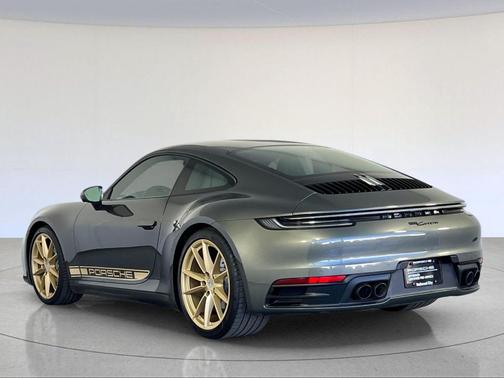 2021 Porsche 911 Carrera