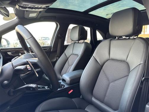 2025 Porsche Macan T