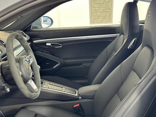 2024 Porsche 718 Cayman Style Edition