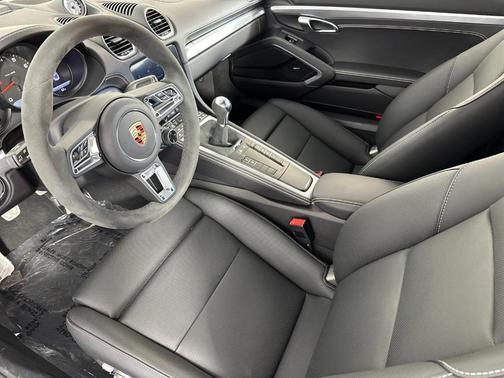 2024 Porsche 718 Cayman Style Edition