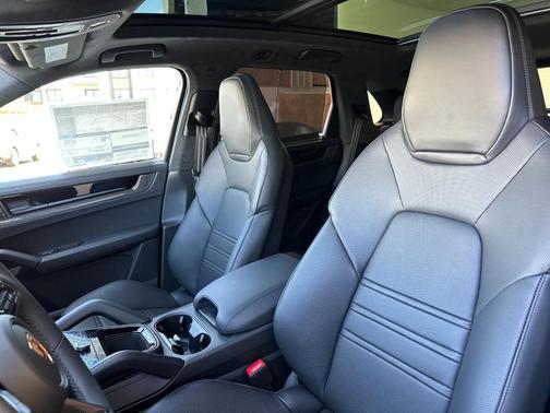 Platinum Silver Metallic 2026 Porsche Cayenne GTS