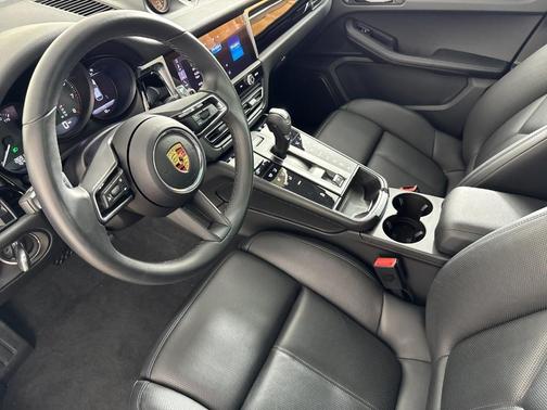 2024 Porsche Macan Base (PDK)