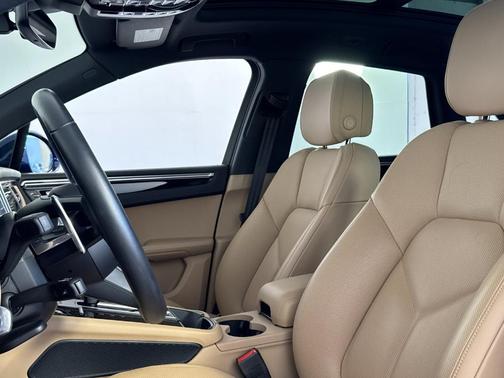 2024 Porsche Macan Base (PDK)