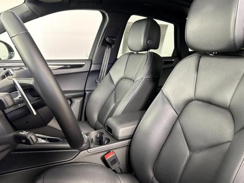 2024 Porsche Macan Base (PDK)