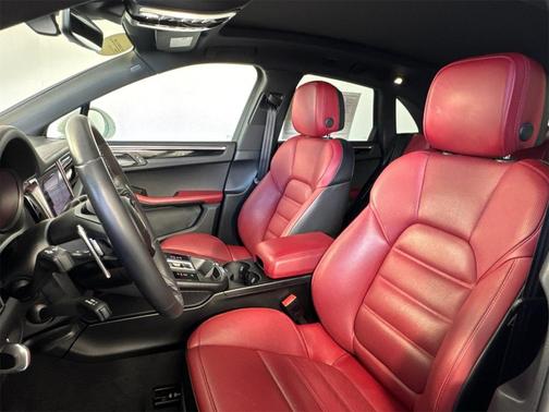 2022 Porsche Macan S