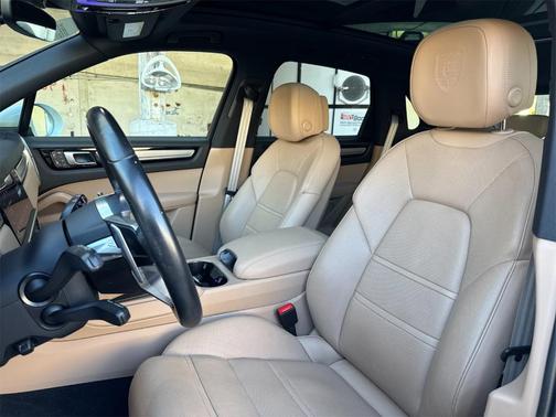 2023 Porsche Cayenne Platinum Edition