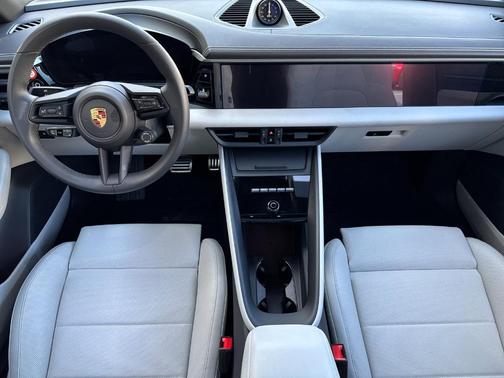 2025 Porsche Macan 4S