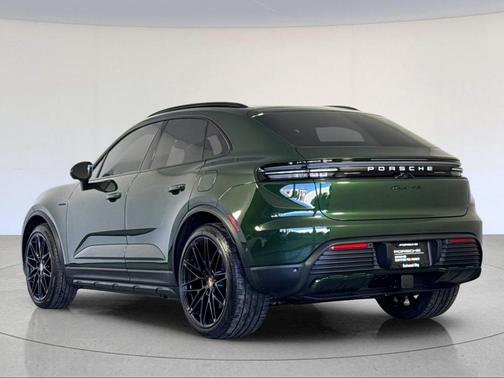 2025 Porsche Macan 4S