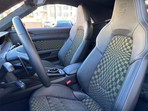 2026 Porsche 911 Carrera 4 GTS