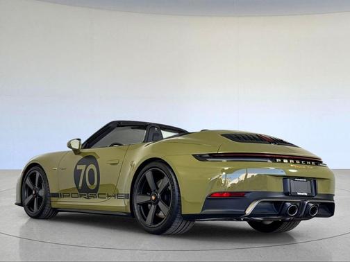 2026 Porsche 911 Carrera 4 GTS